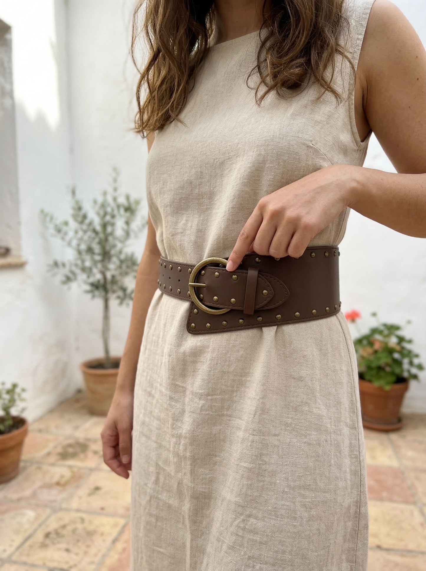 Roma | Cinturón para vestidos con diseño asimétrico y tachuelas