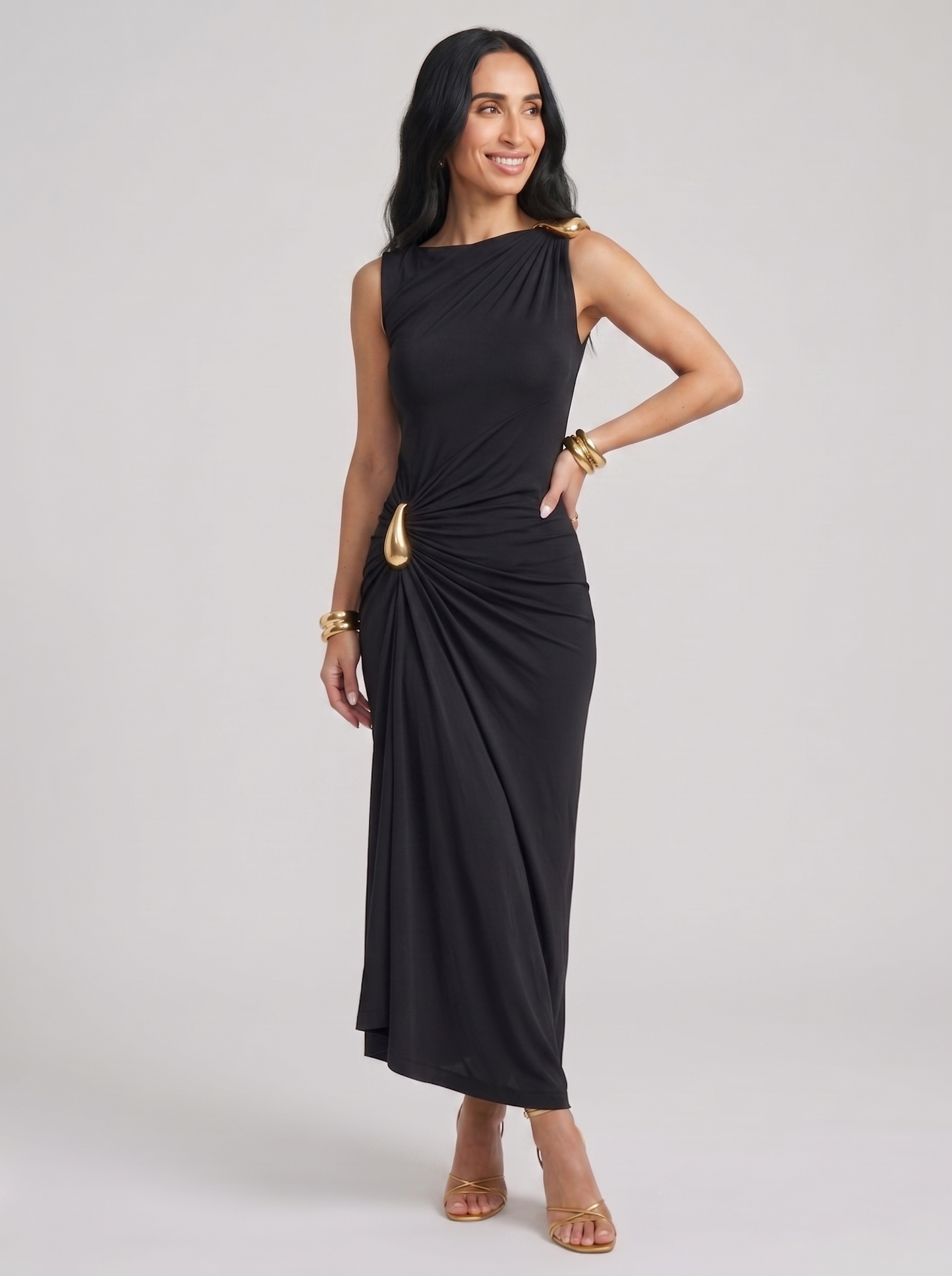 Cinthia | Vestido elegante con enganches dorados