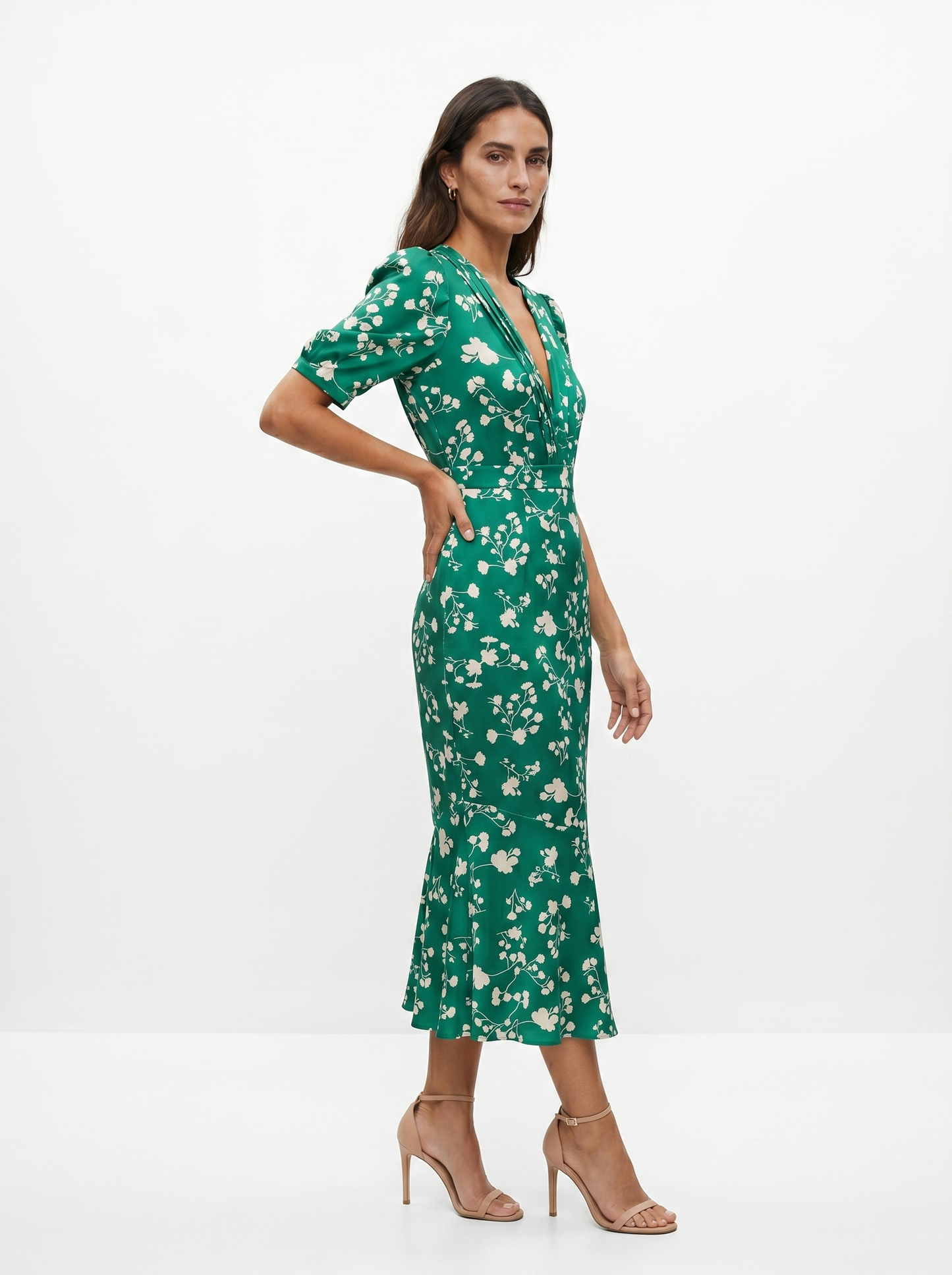 Amaia | Vestido con diseño floral y cuello en V