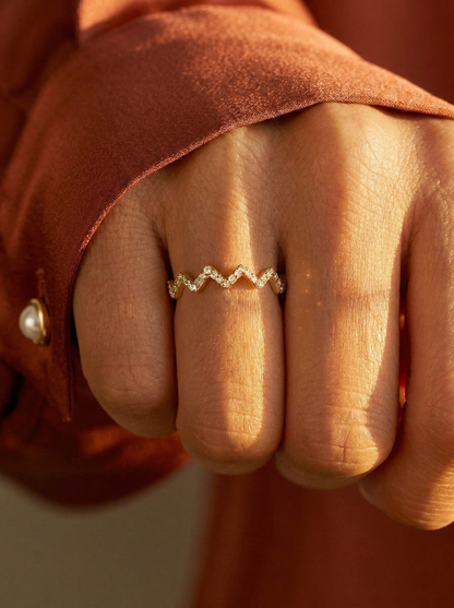 Anillo zigzag con piedras preciosas Martina
