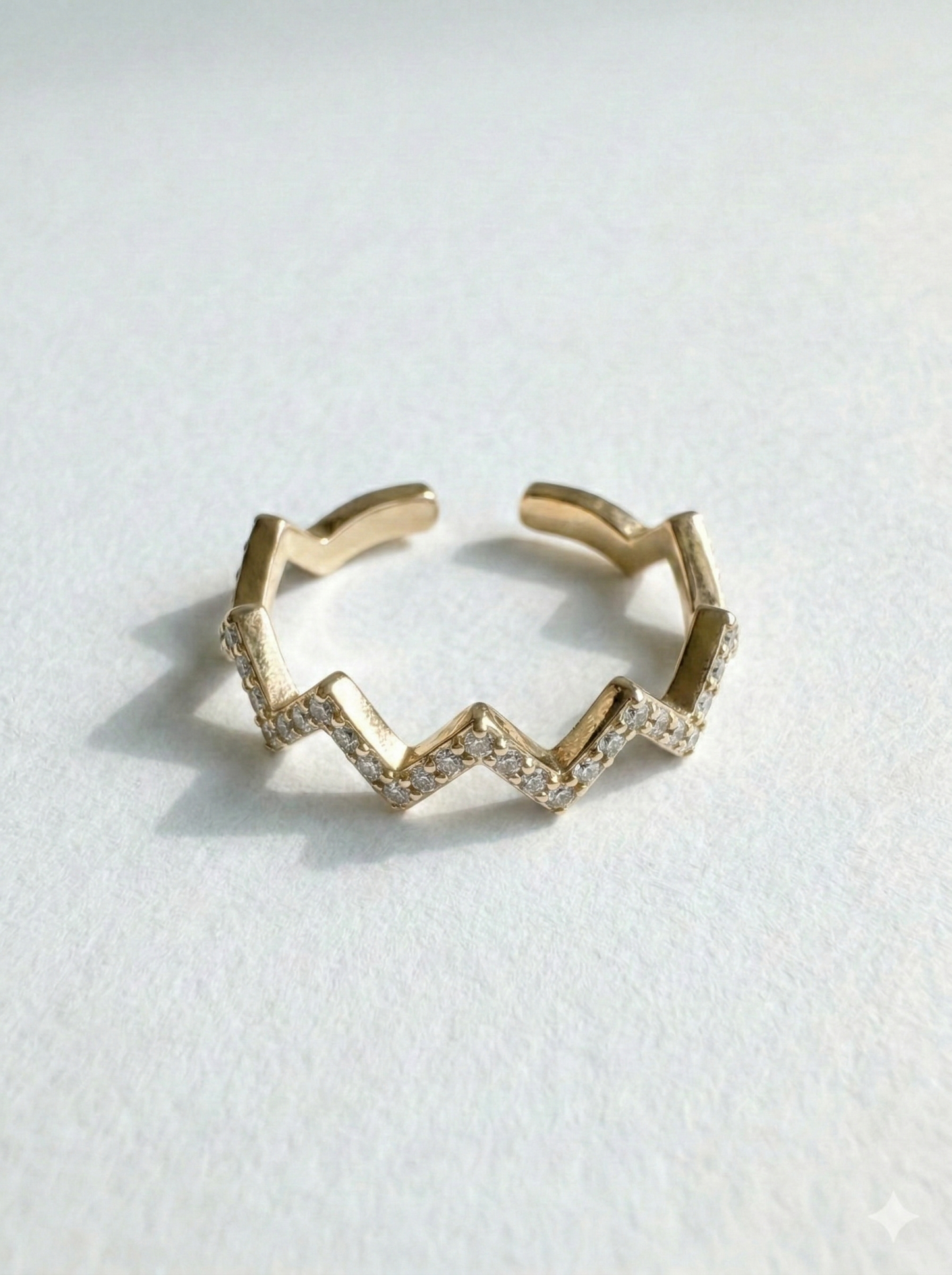 Anillo zigzag con piedras preciosas Martina