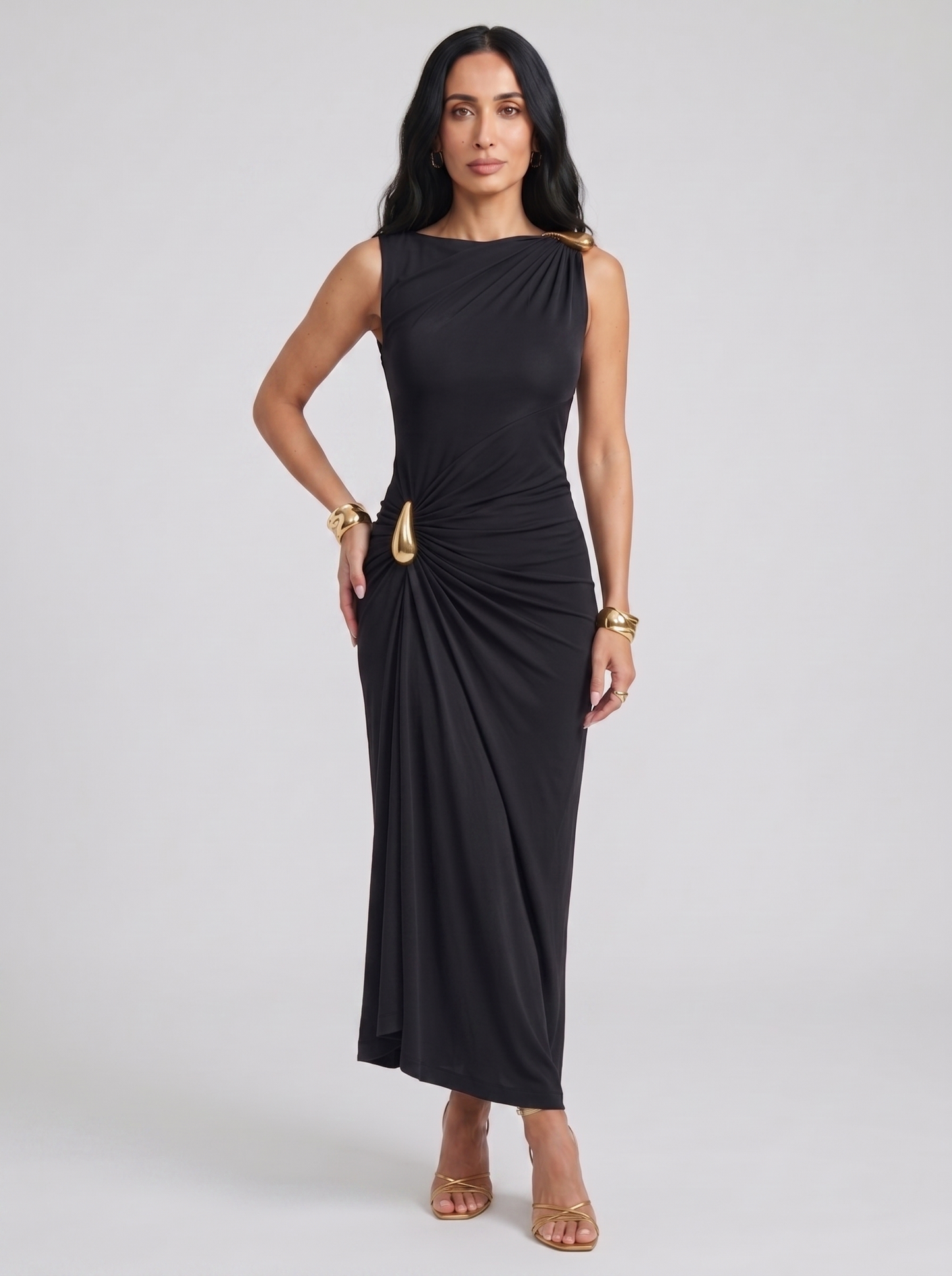 Cinthia | Vestido elegante con enganches dorados