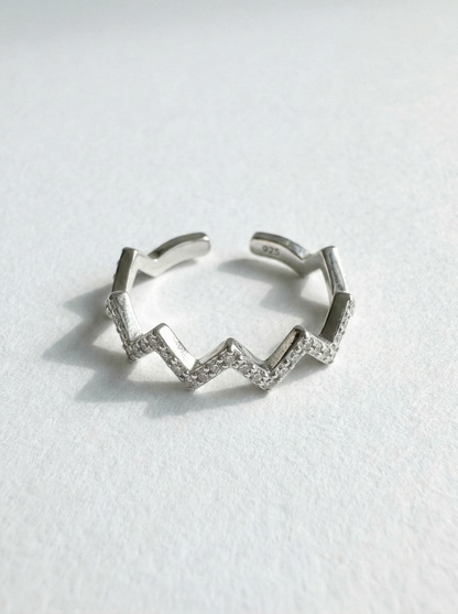 Anillo zigzag con piedras preciosas Martina