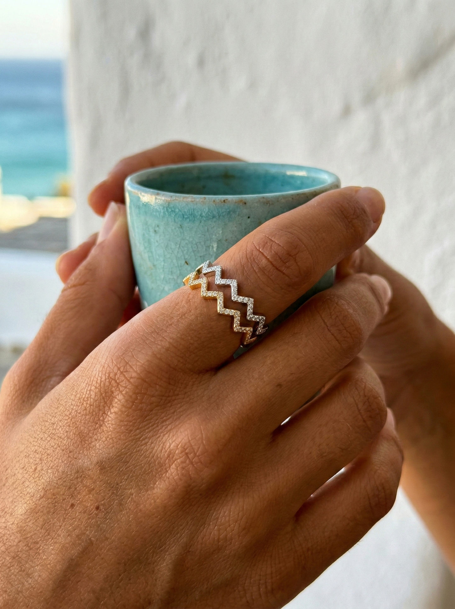 Anillo zigzag con piedras preciosas Martina