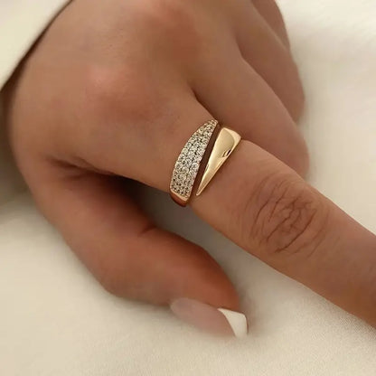 Anillo elegante con piedras preciosas Claudia