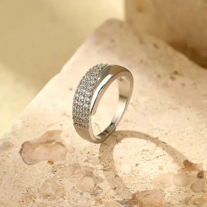 Anillo elegante con piedras preciosas Claudia