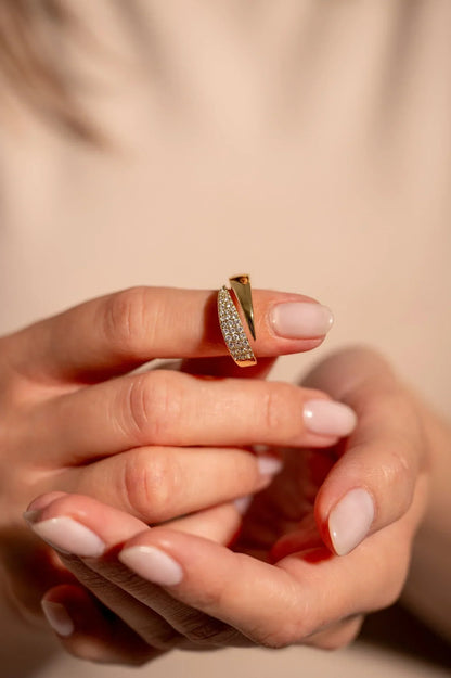 Anillo elegante con piedras preciosas Claudia
