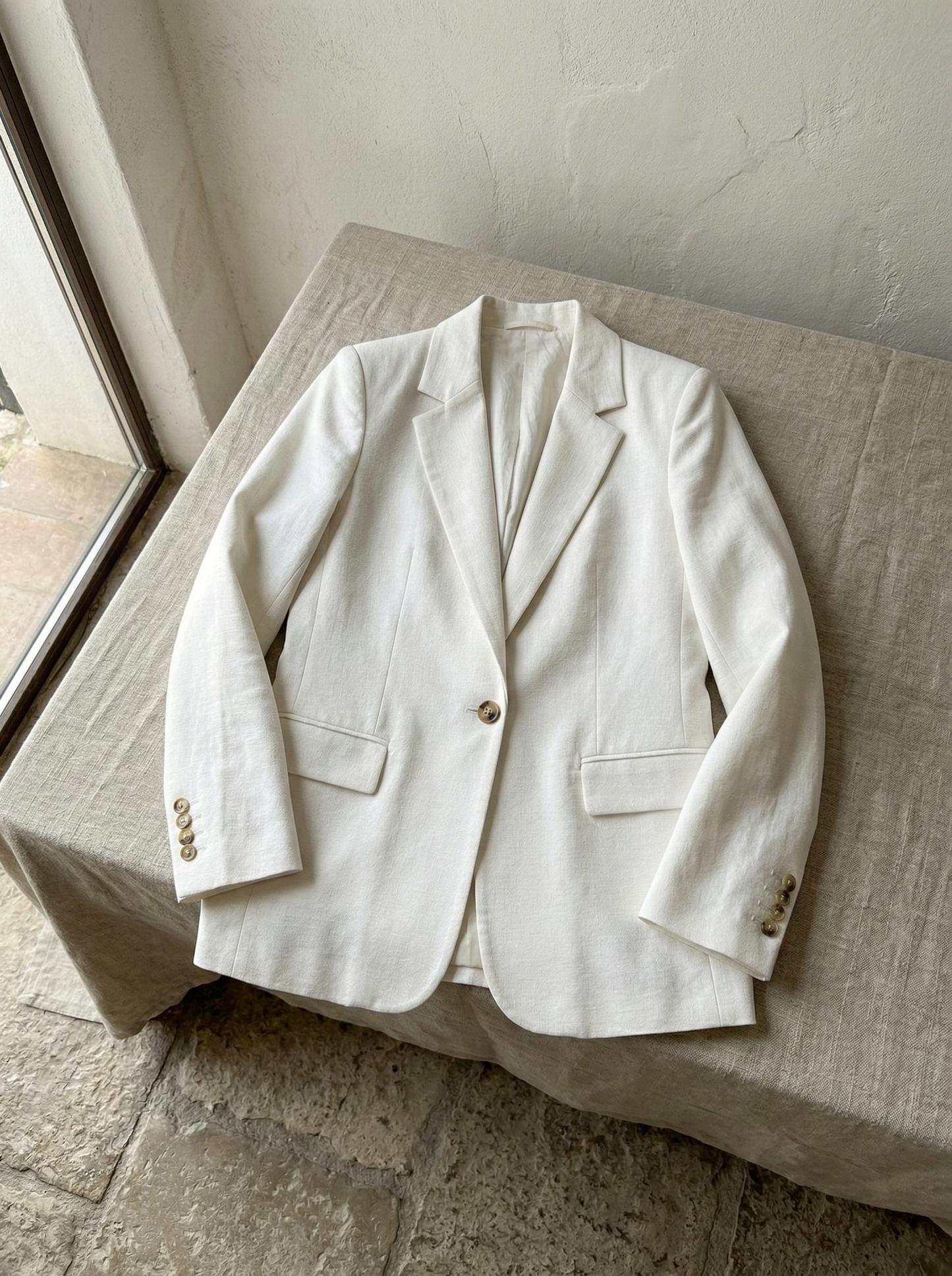 Blazer ejecutiva elegante con botón Carey