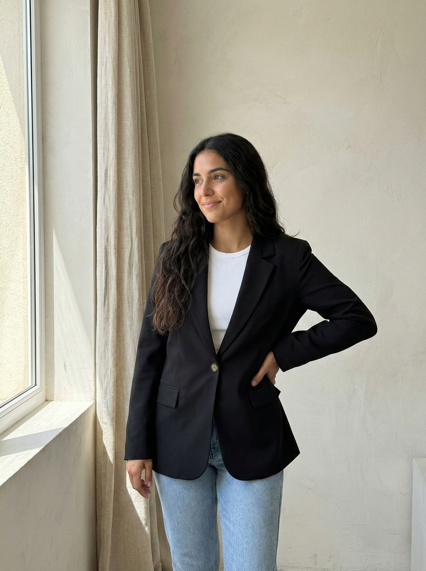 Blazer ejecutiva elegante con botón Carey