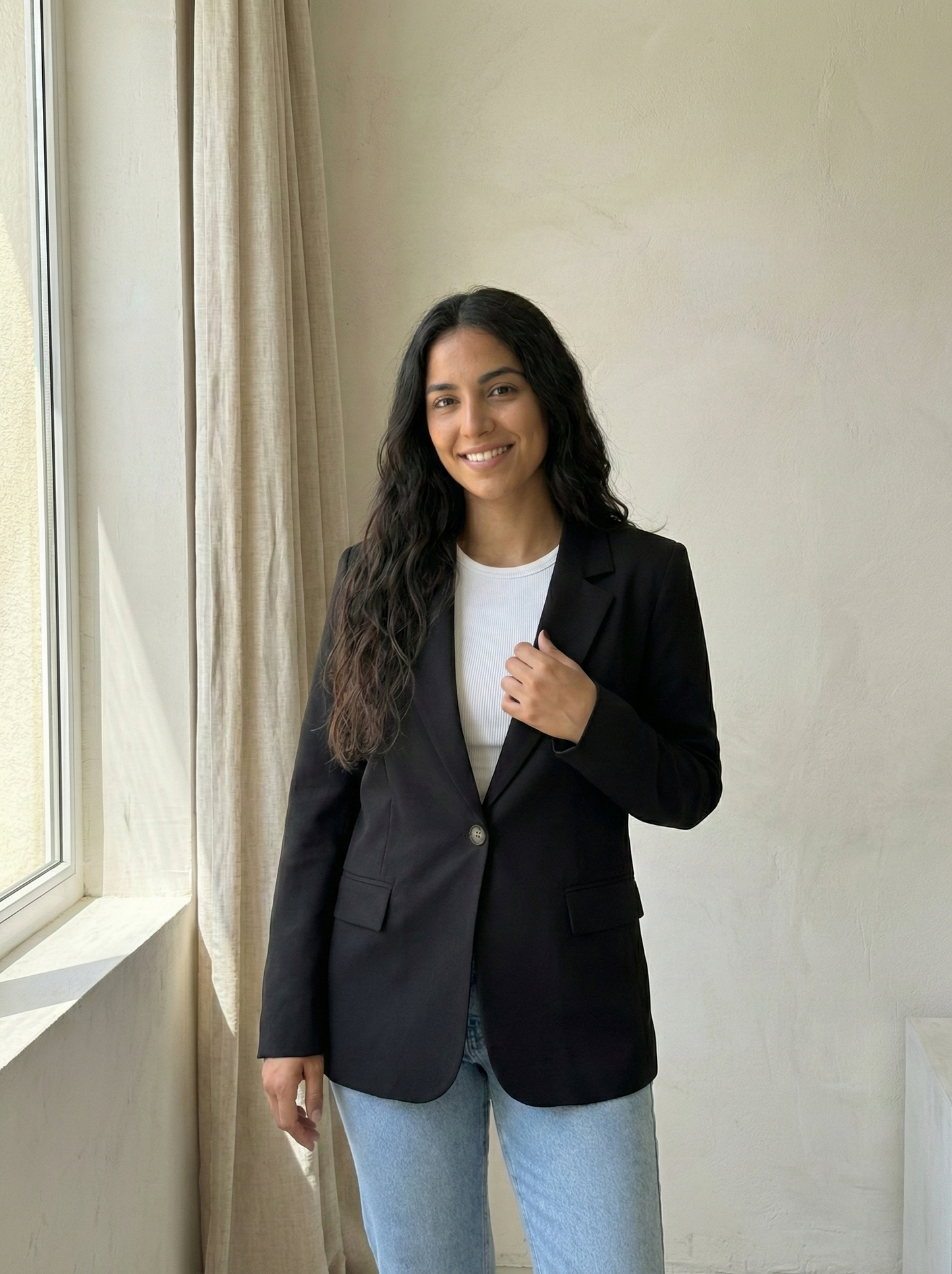 Blazer ejecutiva elegante con botón Carey